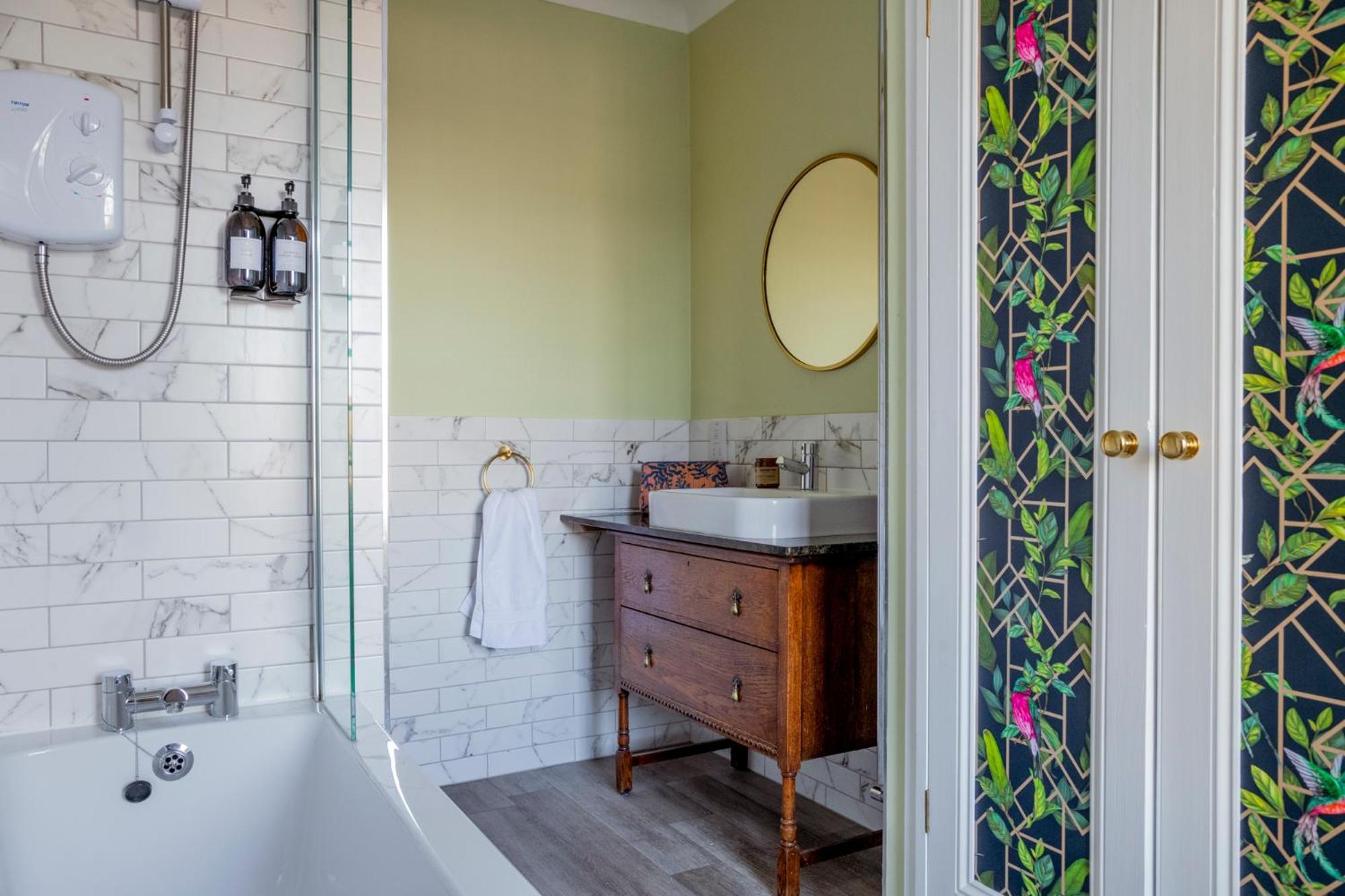 Morleys Rooms - Located In The Heart Of Hurstpierpoint By Huluki Sussex Stays Bagian luar foto