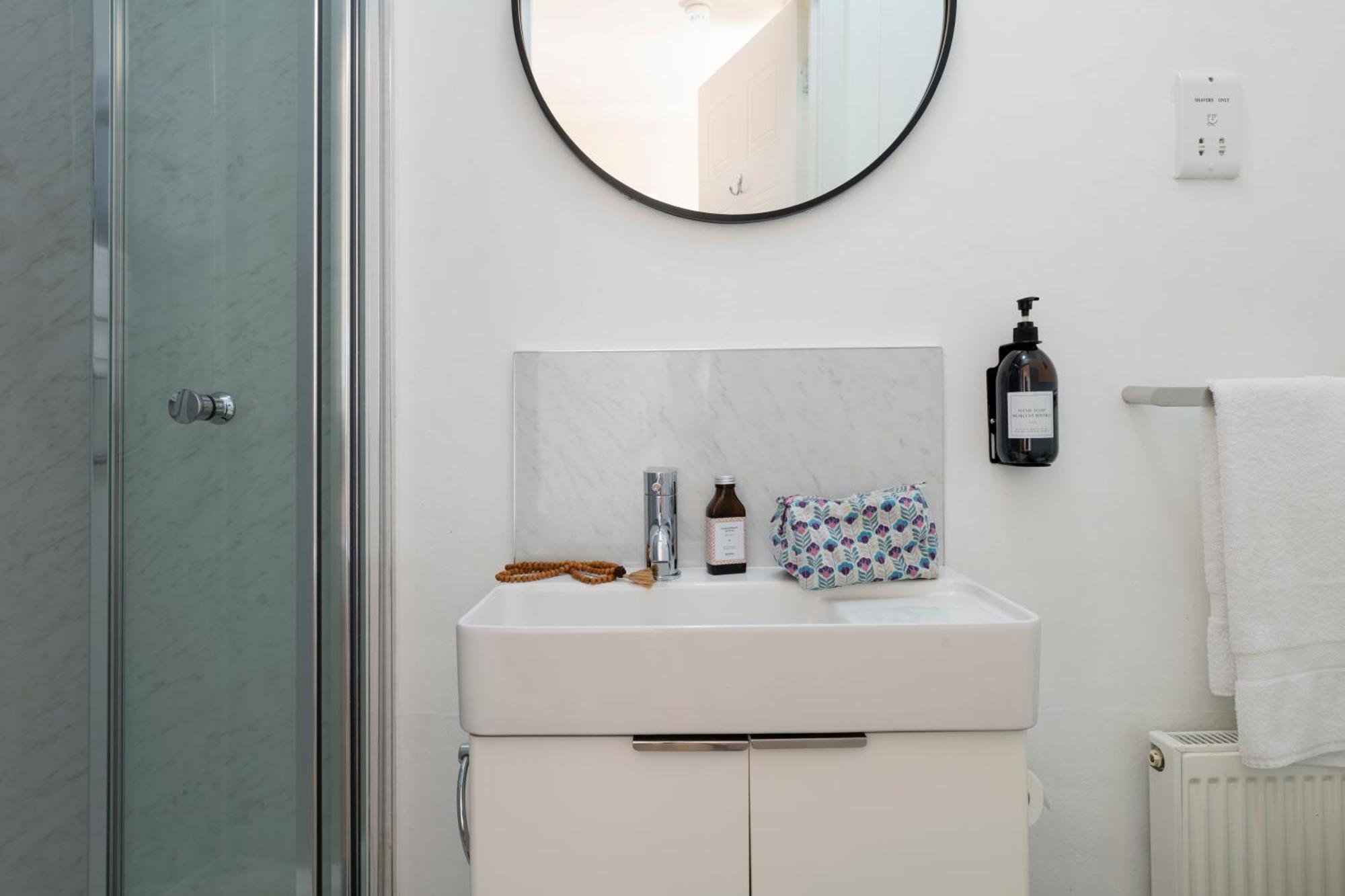 Morleys Rooms - Located In The Heart Of Hurstpierpoint By Huluki Sussex Stays Bagian luar foto