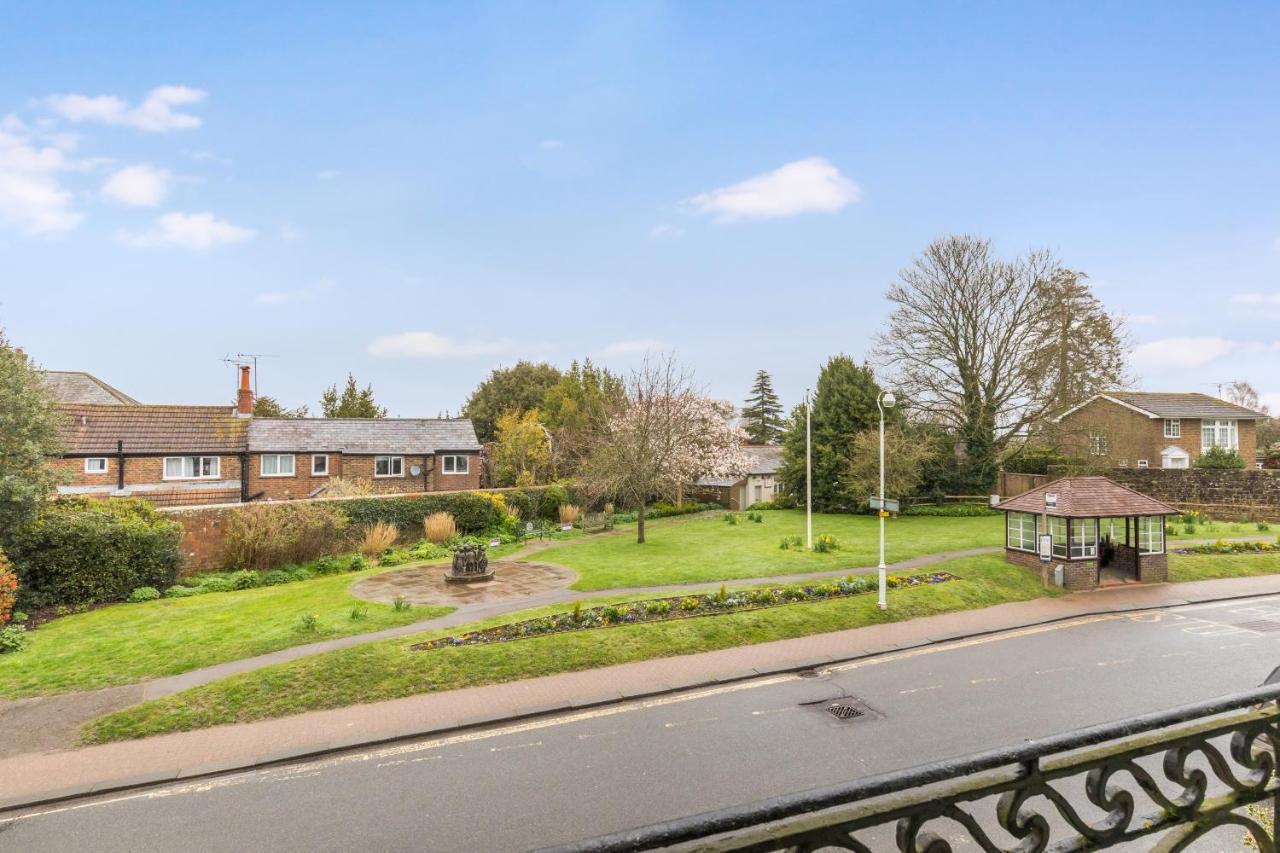 Morleys Rooms - Located In The Heart Of Hurstpierpoint By Huluki Sussex Stays Bagian luar foto